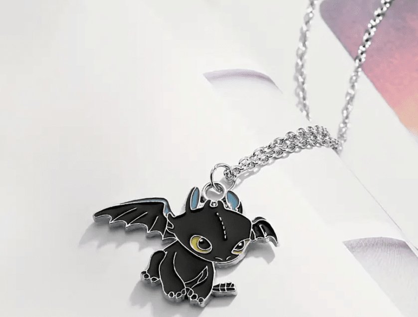 Zauberhafte Fliegender Drache Halskette - Schwarz & Weiß! Ideal für Studenten & Freundinnen. Silberkette inklusive. 🐉✨ Kette CordNinja 